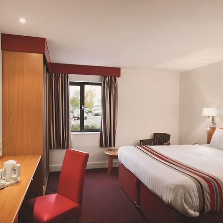 Ramada By Wyndham Cambridge Hotell Fen Drayton Exteriör bild