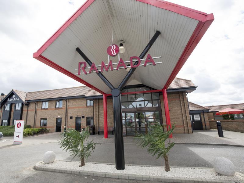 Ramada By Wyndham Cambridge Hotell Fen Drayton Exteriör bild