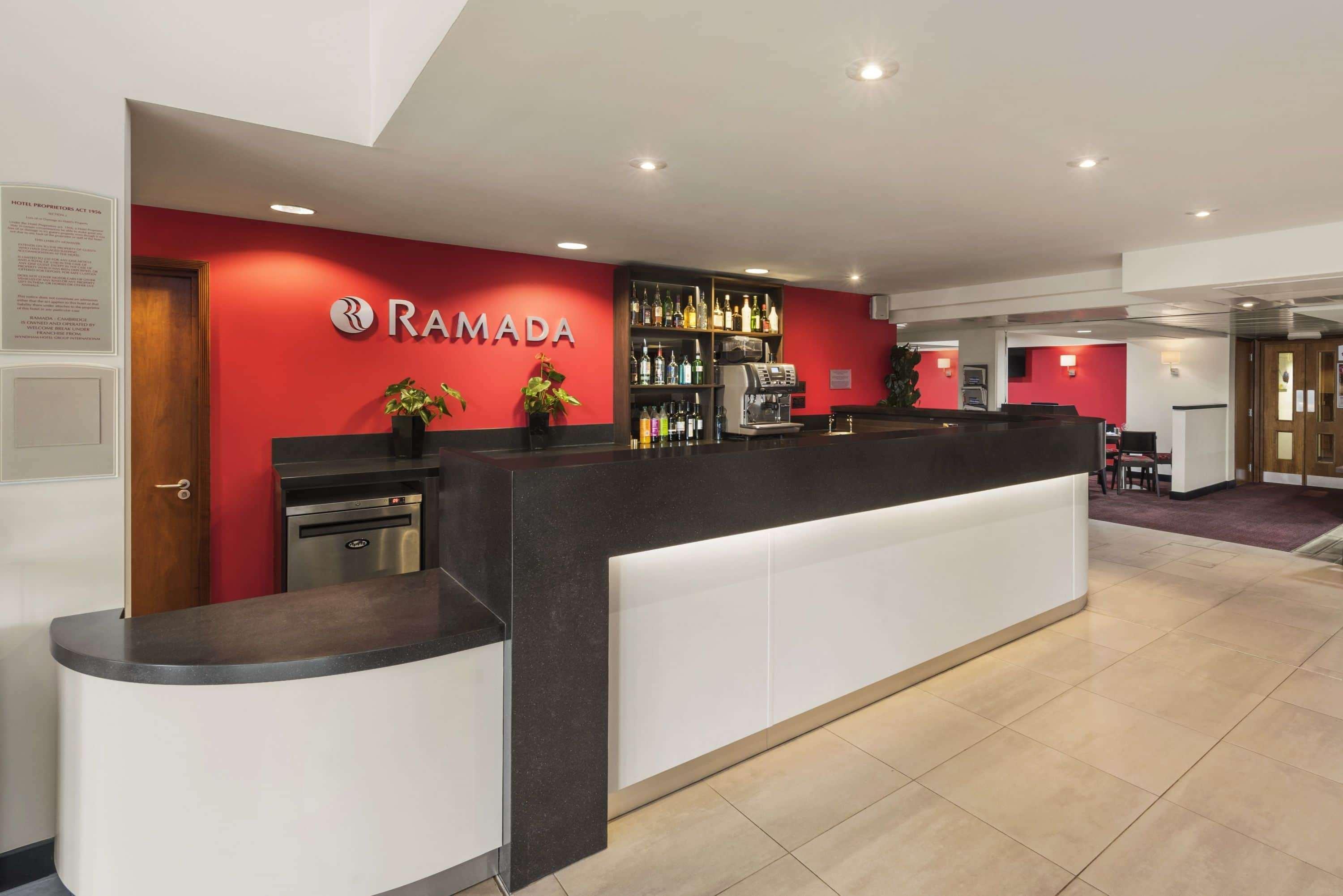 Ramada By Wyndham Cambridge Hotell Fen Drayton Exteriör bild