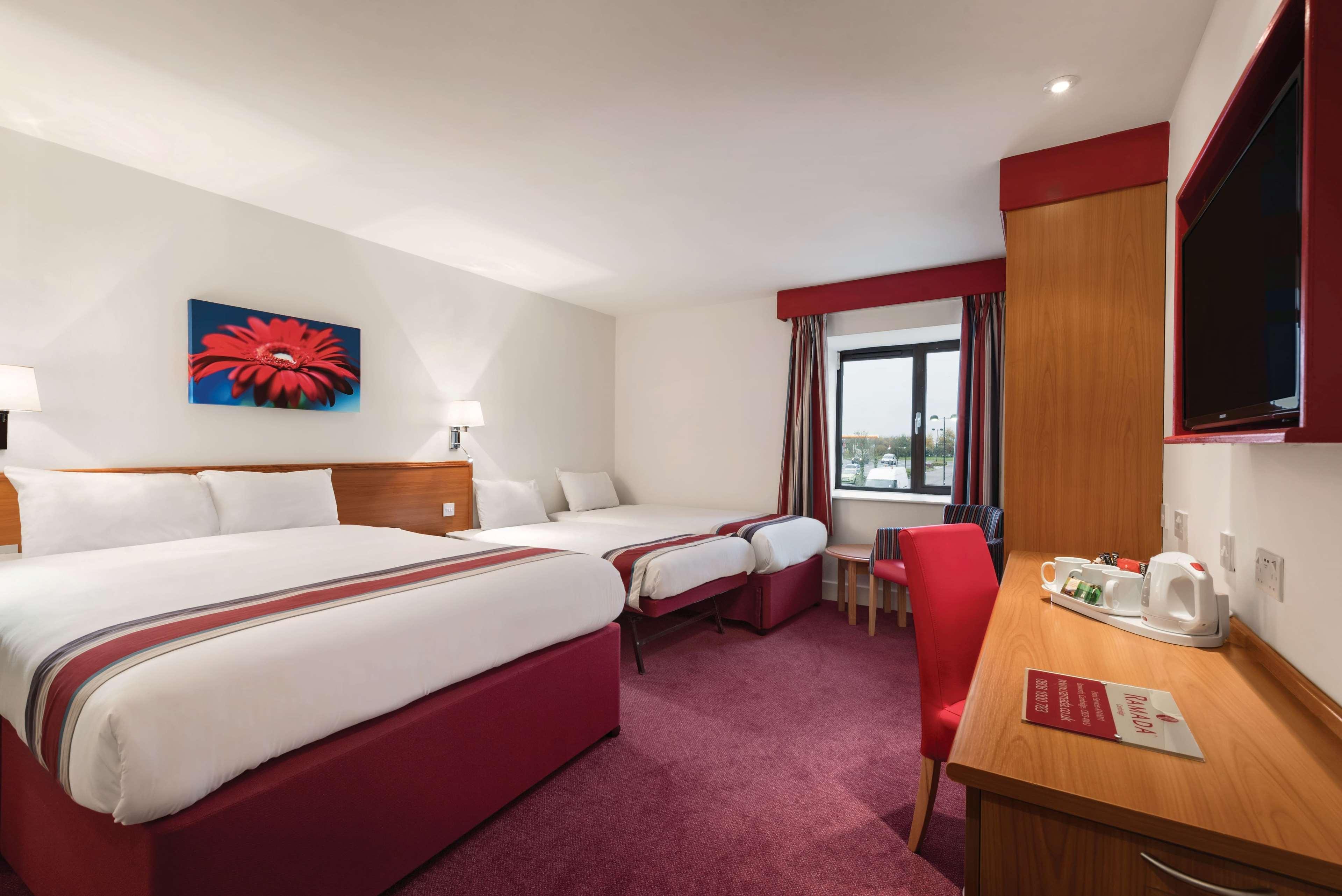 Ramada By Wyndham Cambridge Hotell Fen Drayton Exteriör bild