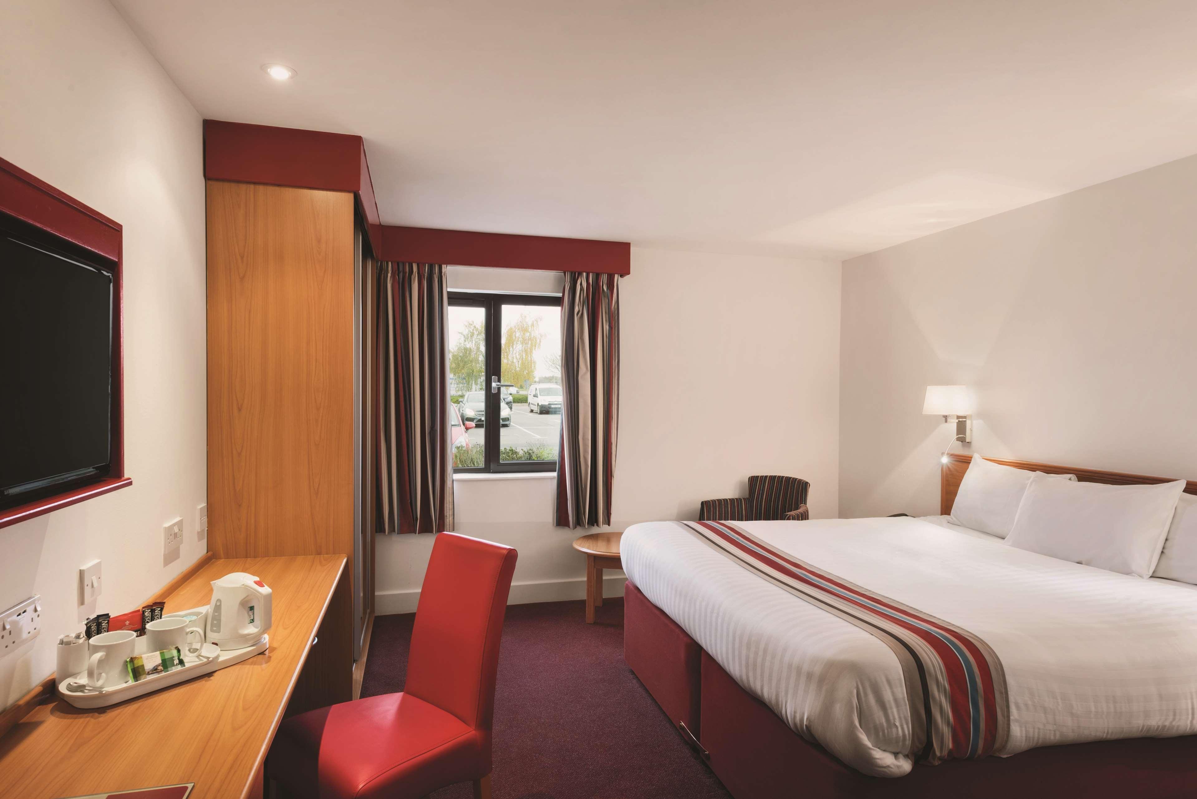 Ramada By Wyndham Cambridge Hotell Fen Drayton Exteriör bild