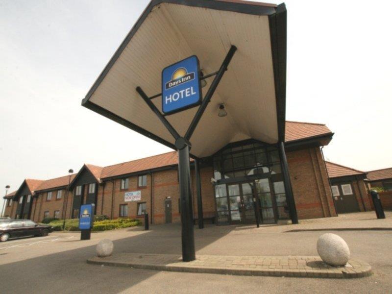 Ramada By Wyndham Cambridge Hotell Fen Drayton Exteriör bild
