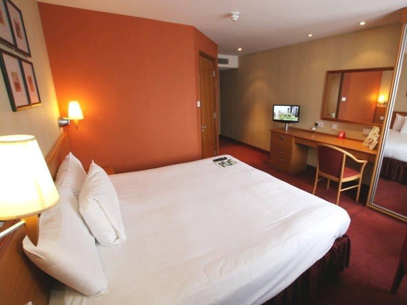 Ramada By Wyndham Cambridge Hotell Fen Drayton Exteriör bild